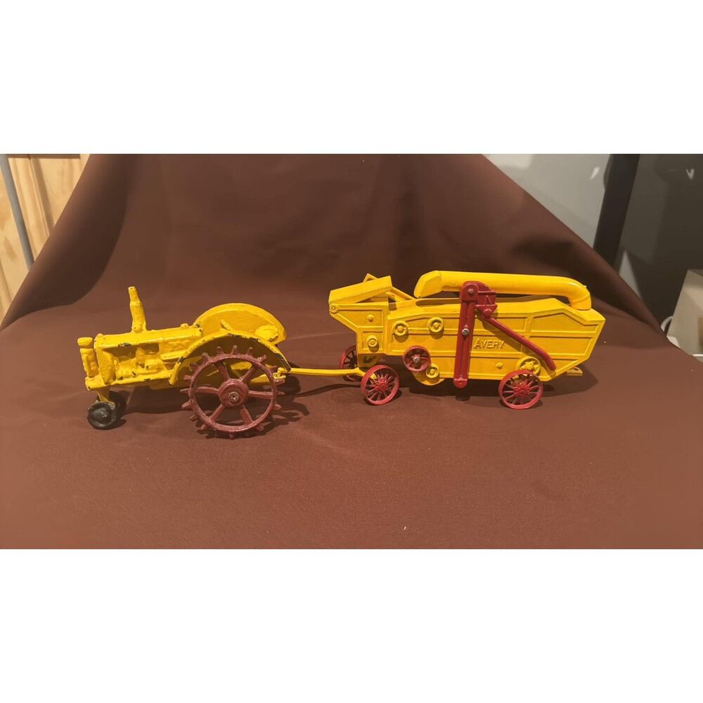 Vintage Cast Iron Toy Tractor & Irvin's Model Avery Fellow Threshing Machine